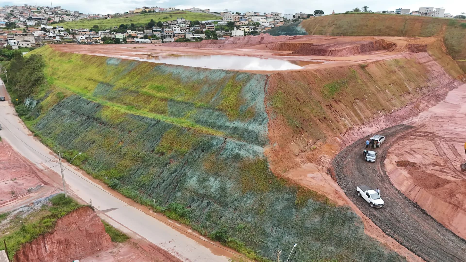 Revegetação aérea em parque fotovoltaico — pós-aplicação