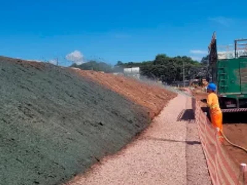 Hidromanta — camada protetora aplicada sobre o solo